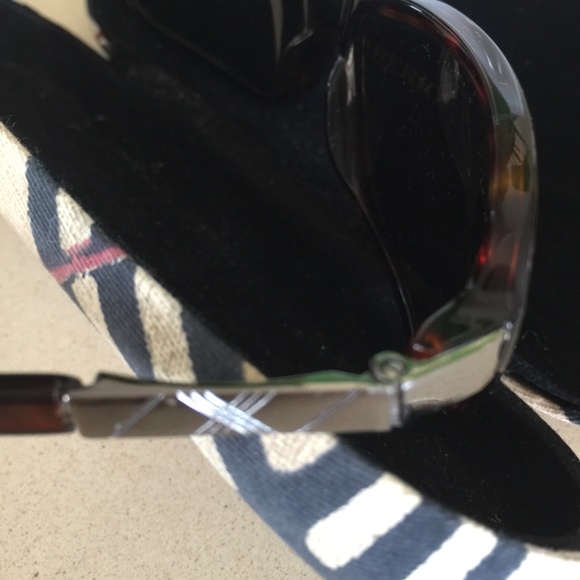 Burberry by Safilo Sunglasses - Picture 7 of 9